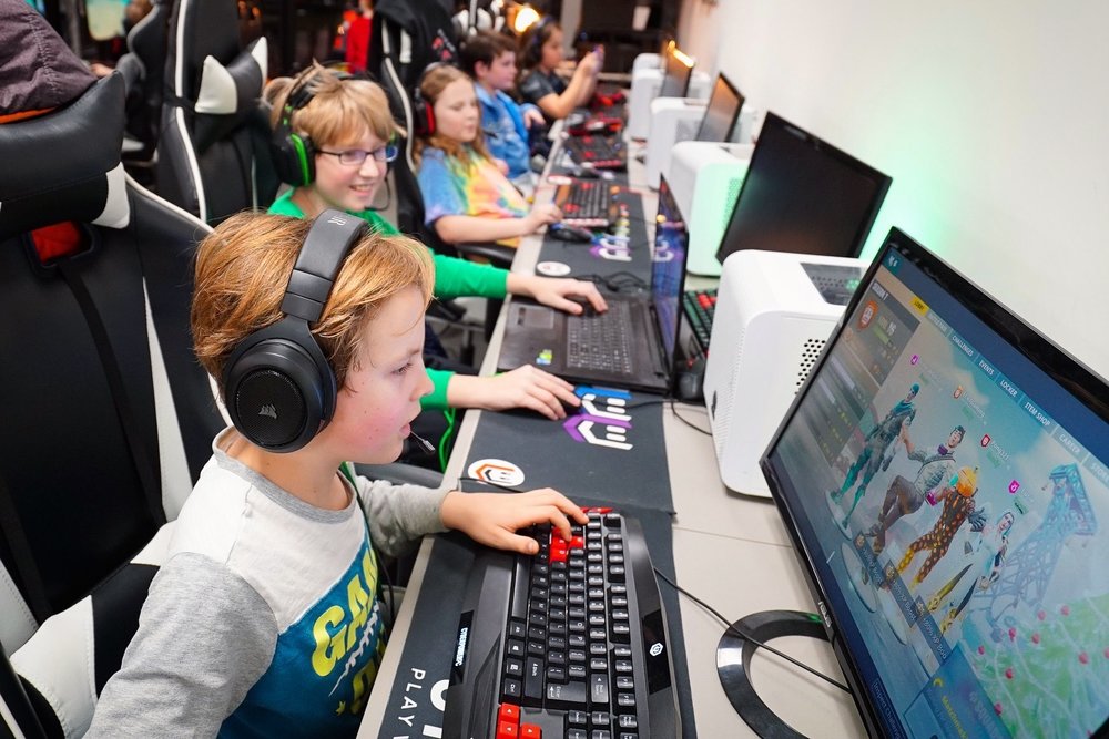 Kids Play Online Video Games